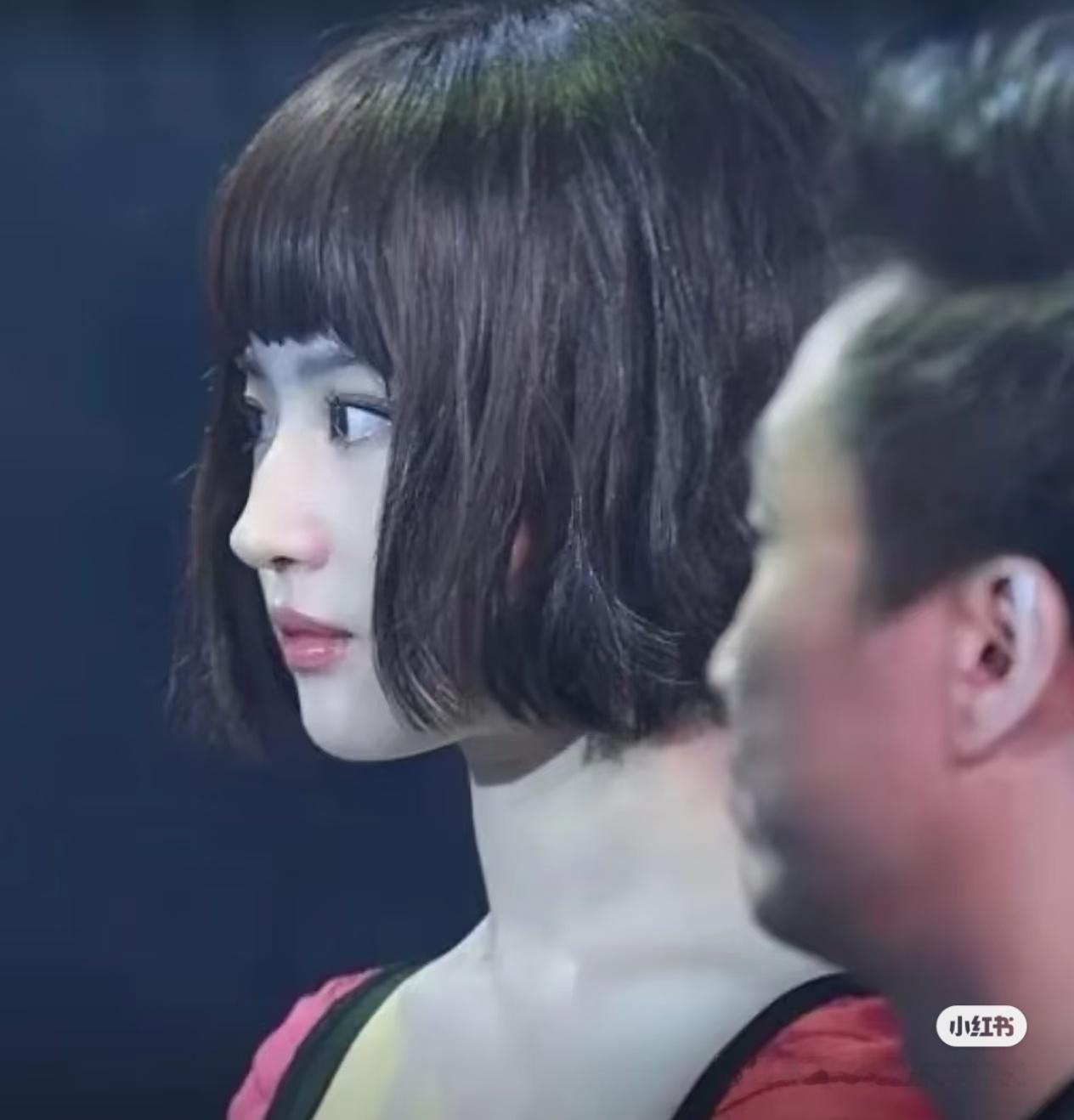 简直就是东方芭比，五官好立体
