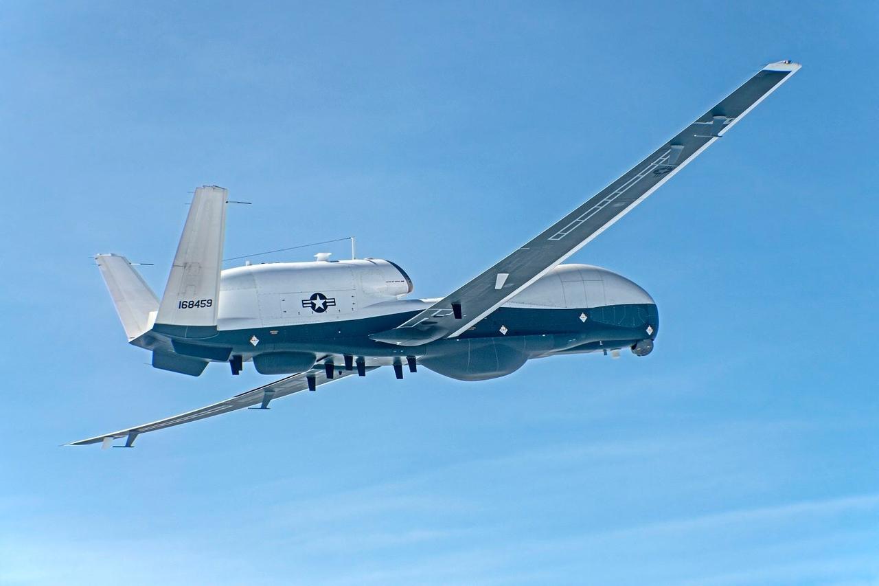 情况不妙，中东地区活动频繁！
美国海军的MQ - 4C海卫六高空侦察无人机当前正