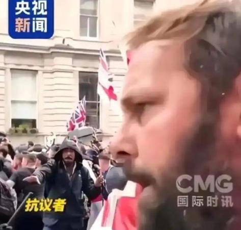 曾经，加拿大人嫌弃华人炒高了房价，恨不得把华人邻居全部都给赶走。现在好了，华人倒