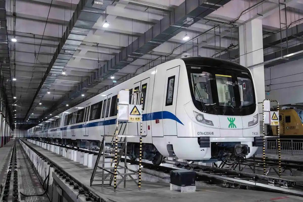 在北京坐地铁叫subway，在上海却叫metro，同一个东西，为何两个名字？
 