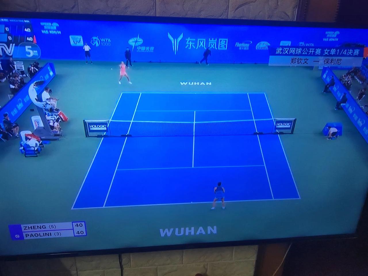 郑钦文和意大利网球选手交手记录18-0。
争取19连胜，八进四强迎战意大利球员保