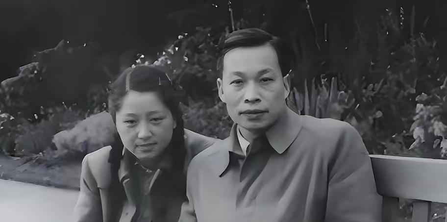 清华榜单上的意外相遇，成就一段科学传奇
 
1932年，钱三强以全系第二名考入清