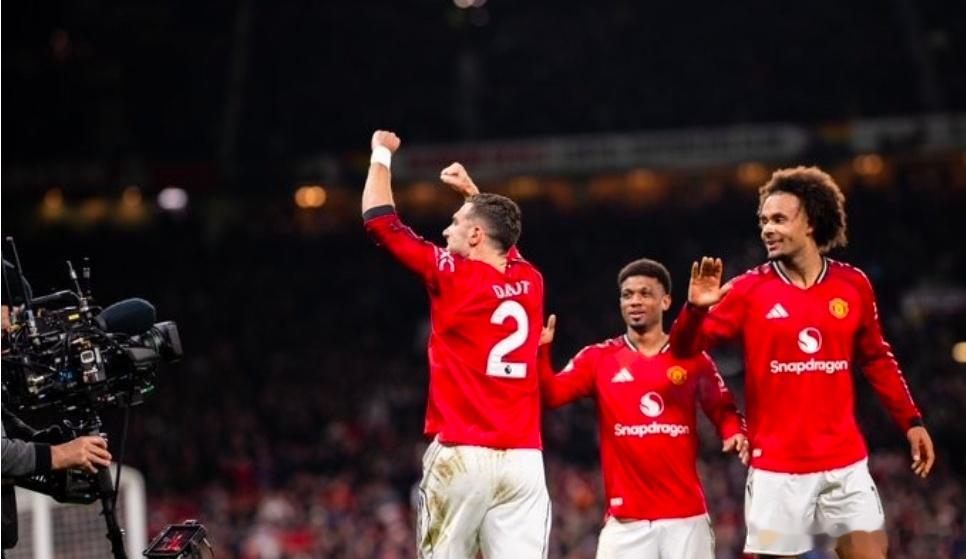 曼联近5轮仅取1胜 主场被西汉姆逼平12月5日凌晨，英超第14轮继续进行，曼联坐