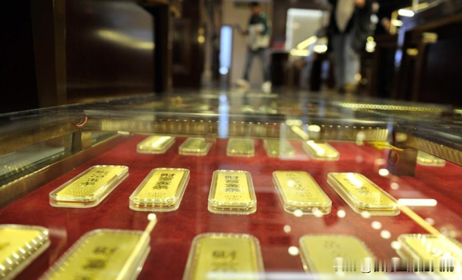 大家发现了吗？金饰价格已大降300元，买的人却变少了！

就在6月1日，国际金价
