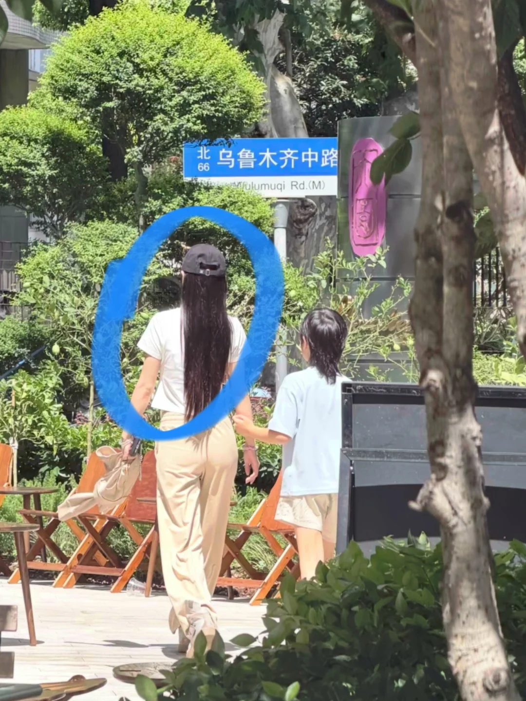 baby带着小海绵逛街