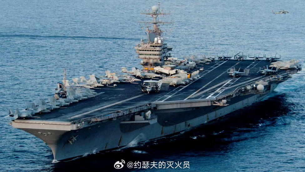 有消息称美国林肯号航母被击中了，一发打在航母左舷附近的海域，产生冲击波。另一发打