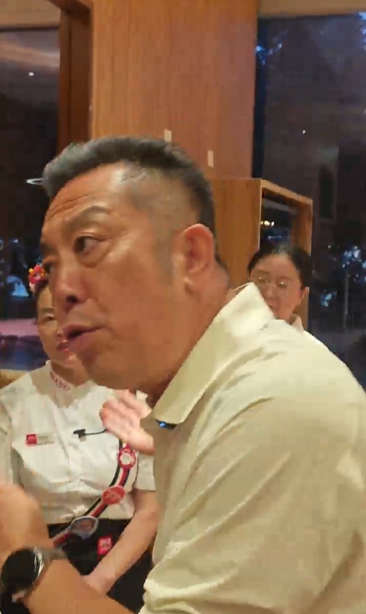 西贝将上线罗永浩菜单 一边和人家撕逼还要告人家，一边又赶紧上线同款菜单，我真想借
