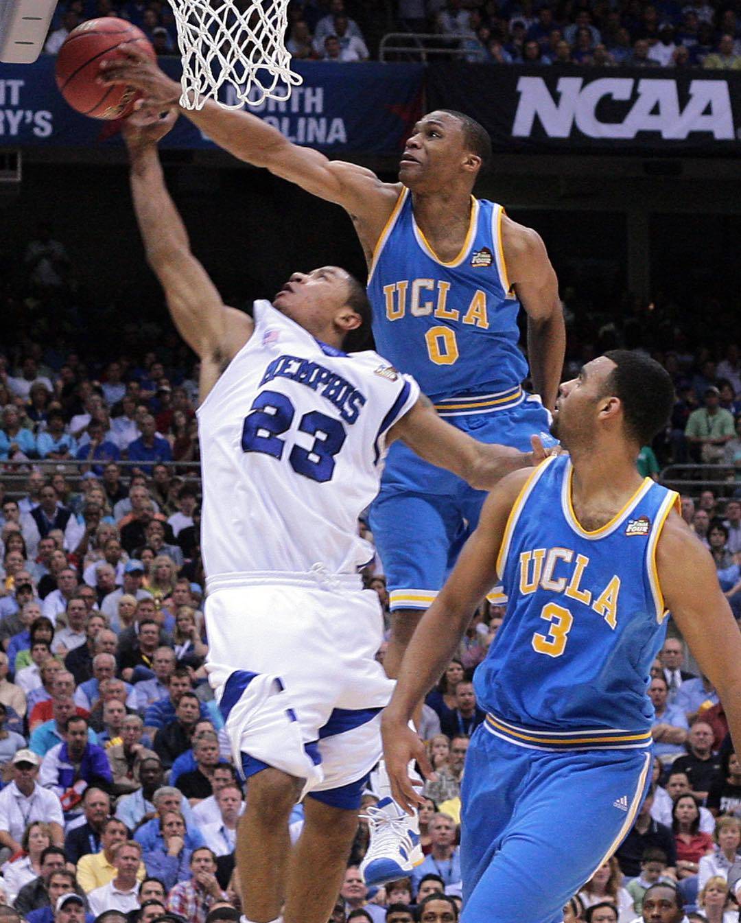 篮天下 2008年NCAA老照片，罗斯vs威少硬碰硬🏀Images via E