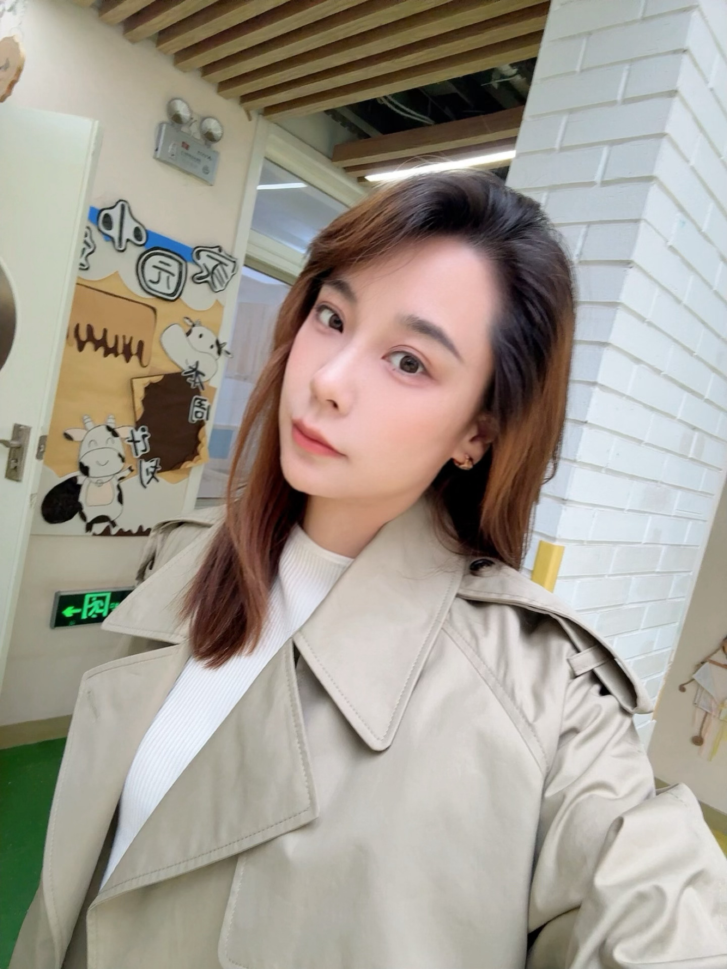 第一次给么么哒开家长会激动哈哈✌️出门大雨淋湿了我可爱的包包👛emo一分钟喜欢