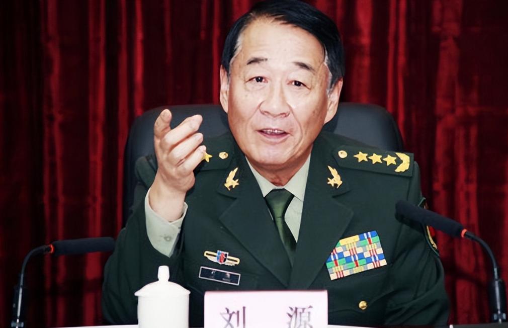1985年，身为郑州市副市长的刘源去车间视察工作，突然，他见到一个女工并惊讶地想