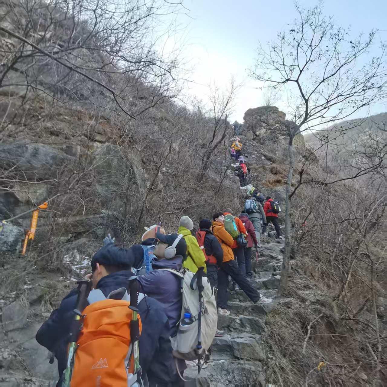 中东冲突让国际油价坐上“过山车”，布伦特原油一度逼近120美元/桶，创近四年新高