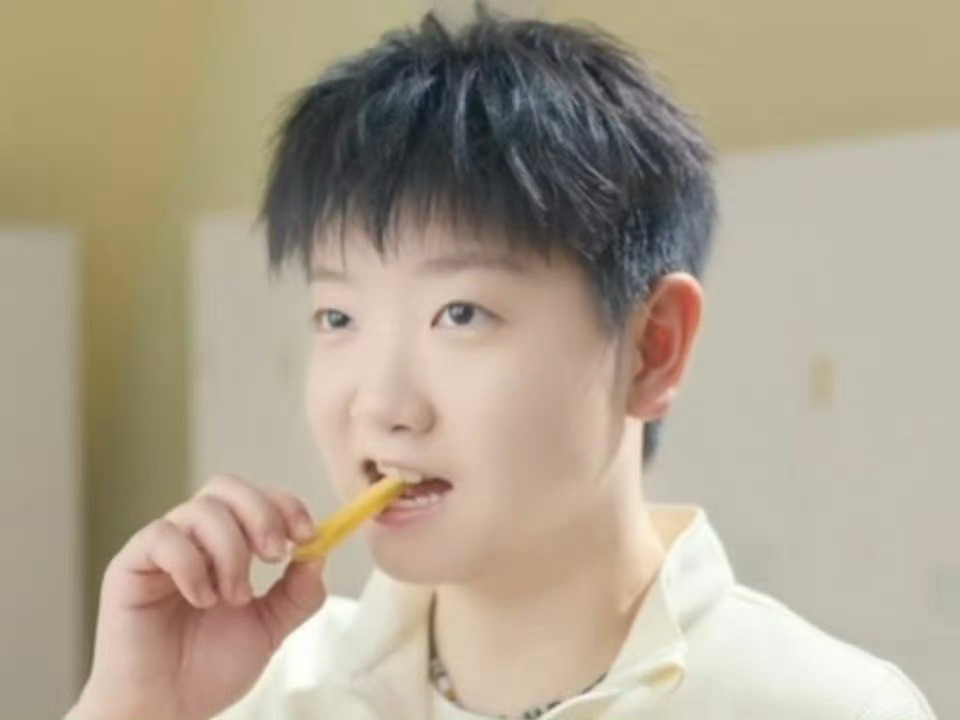 孙颖莎就爱这口纯脆天才少女孙颖莎很早就懂得，天才球员不等于天生冠军，何况国乒从来