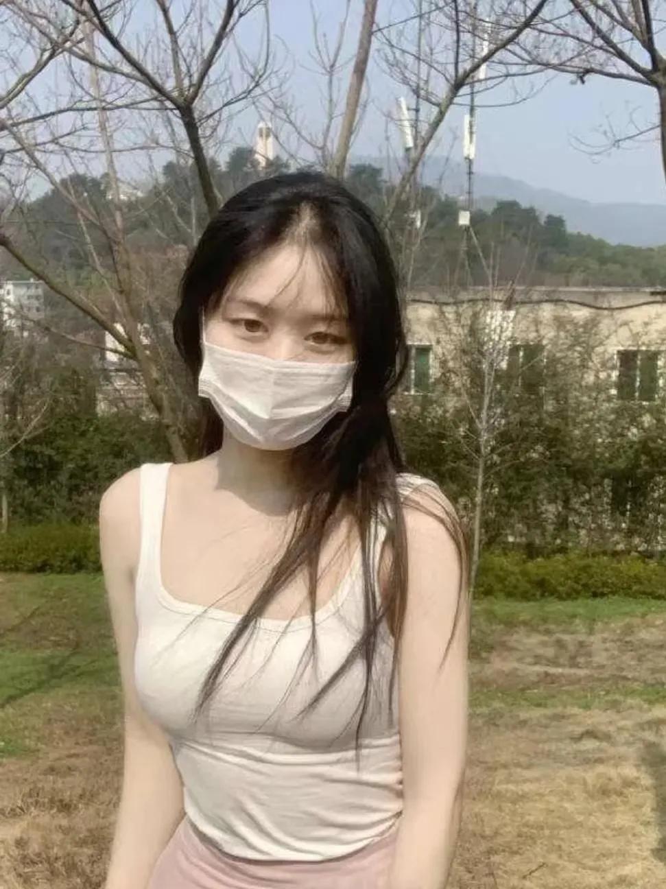 我今年32岁，多次相亲失败，于是决定尝试网络征婚。我的要求如下：男方年龄相当，我