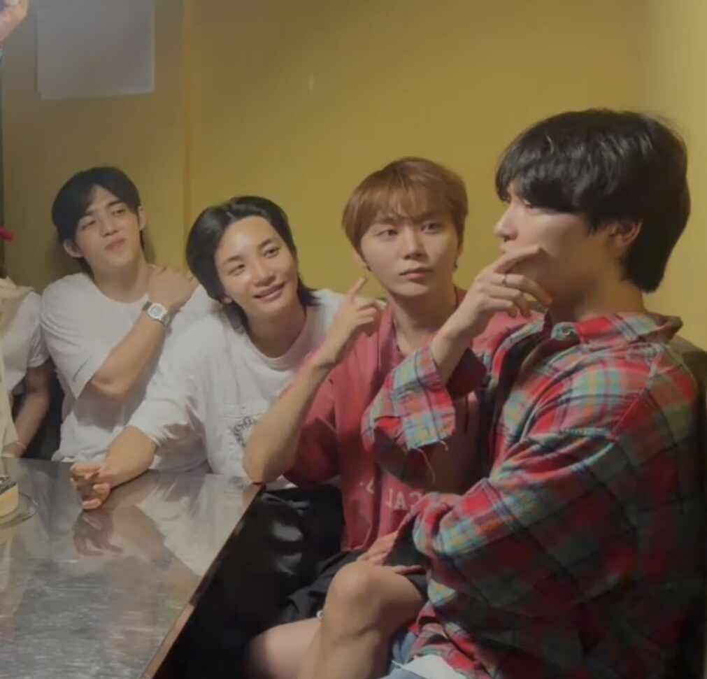 呜呜呜呜我们211～好久不见🐰🍊
尹净汉 jeonghan 夫胜宽 seun