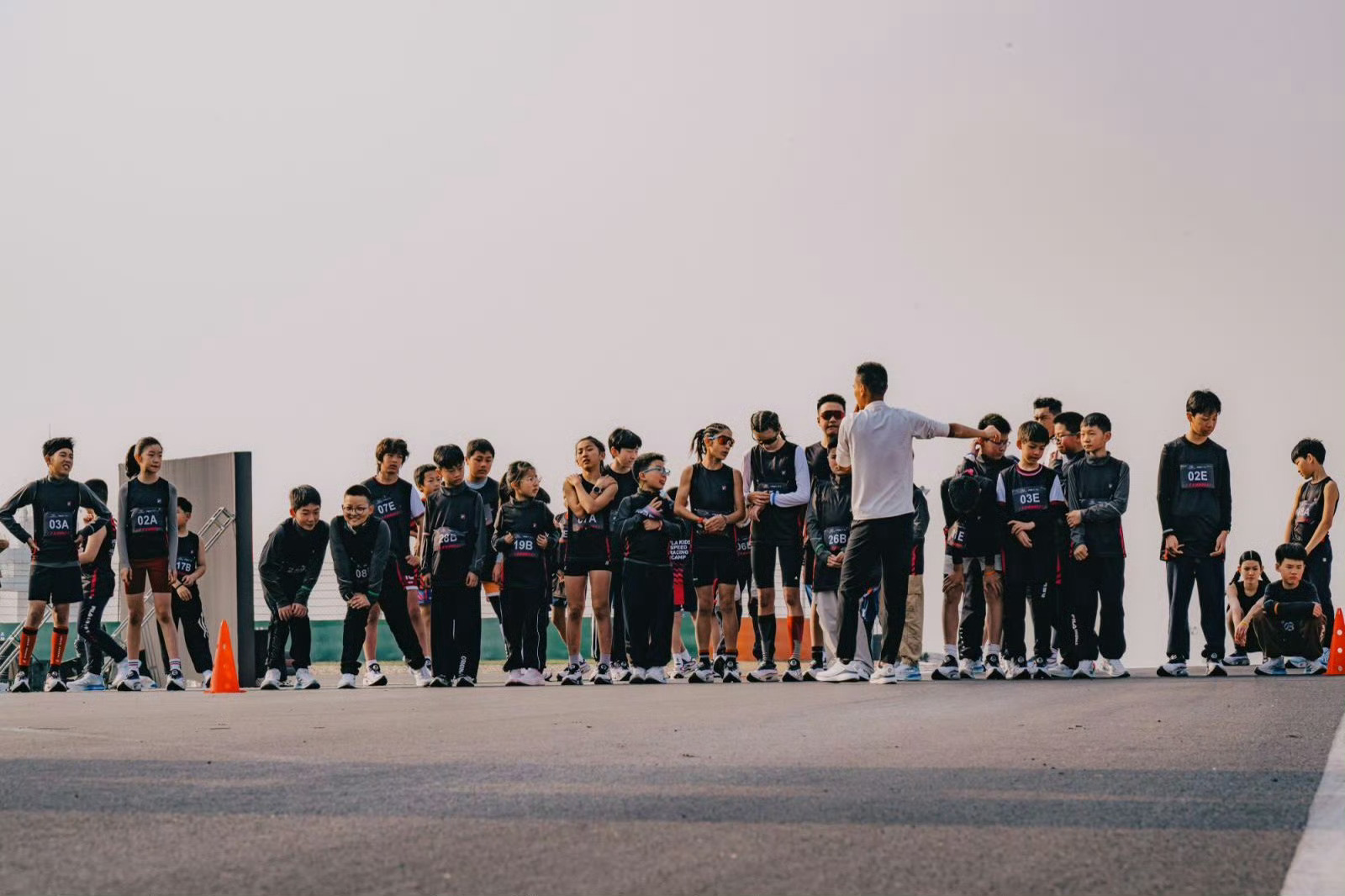 上海赛道送走F1又迎来小孩炸场在上海被小孩的速度卷到 谁能拒绝赛道上的小勇士！F