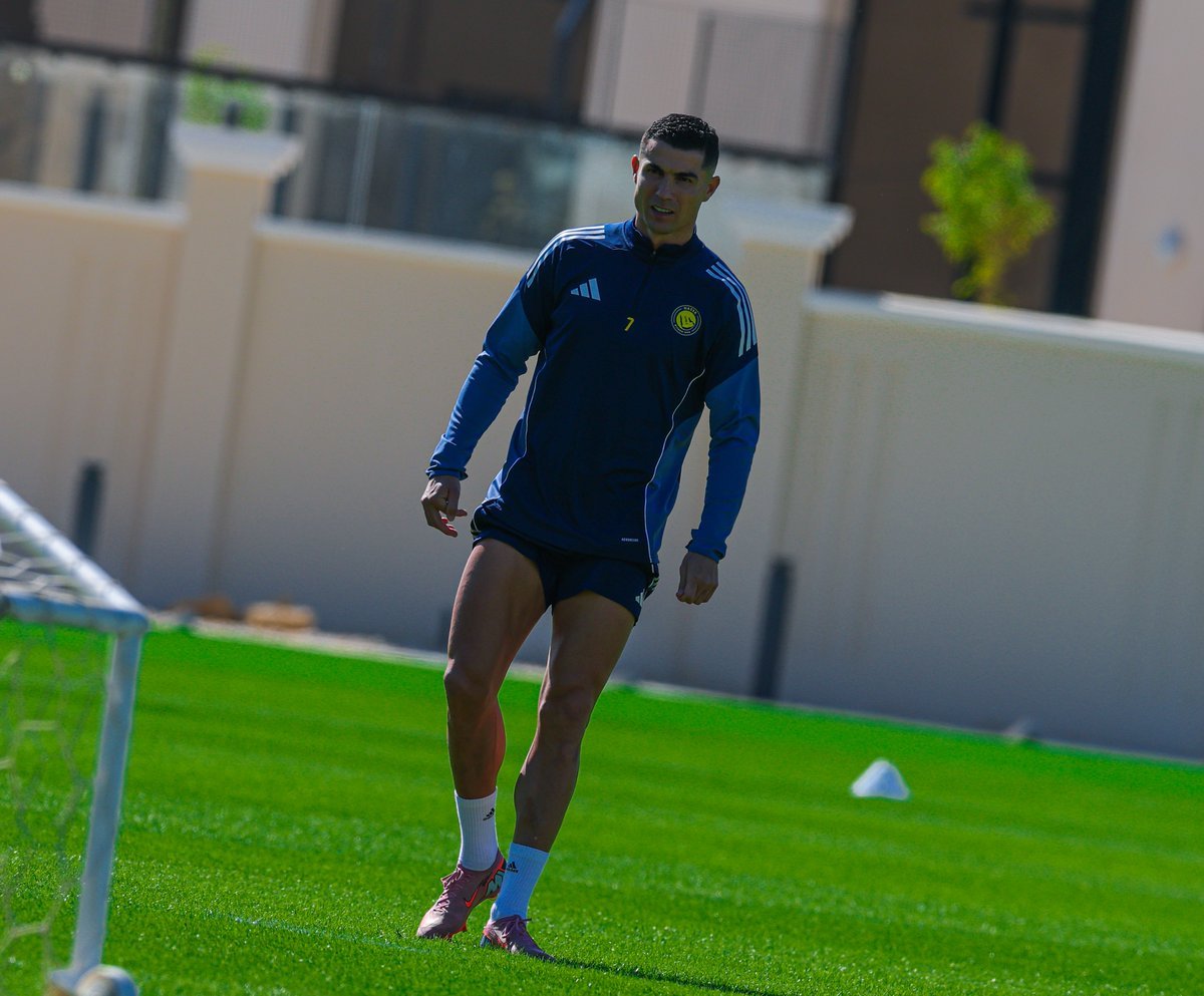 C罗 腿神马斯克被c罗身材卷到了c罗身材照走红全网