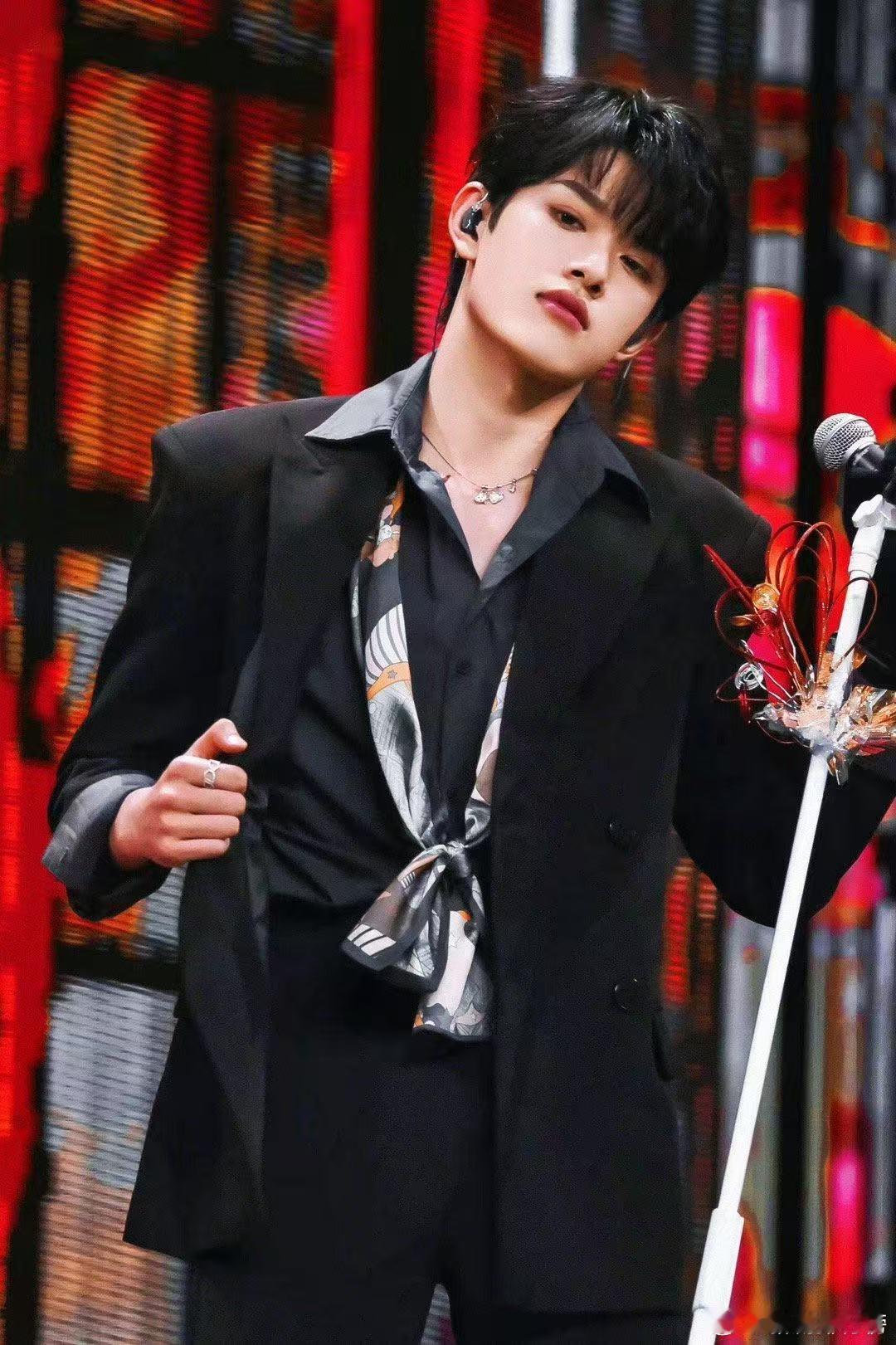 张极拿过童模冠军 张极提到自己的童模冠军背景，感觉这就是他如今魅力的源泉。无论何