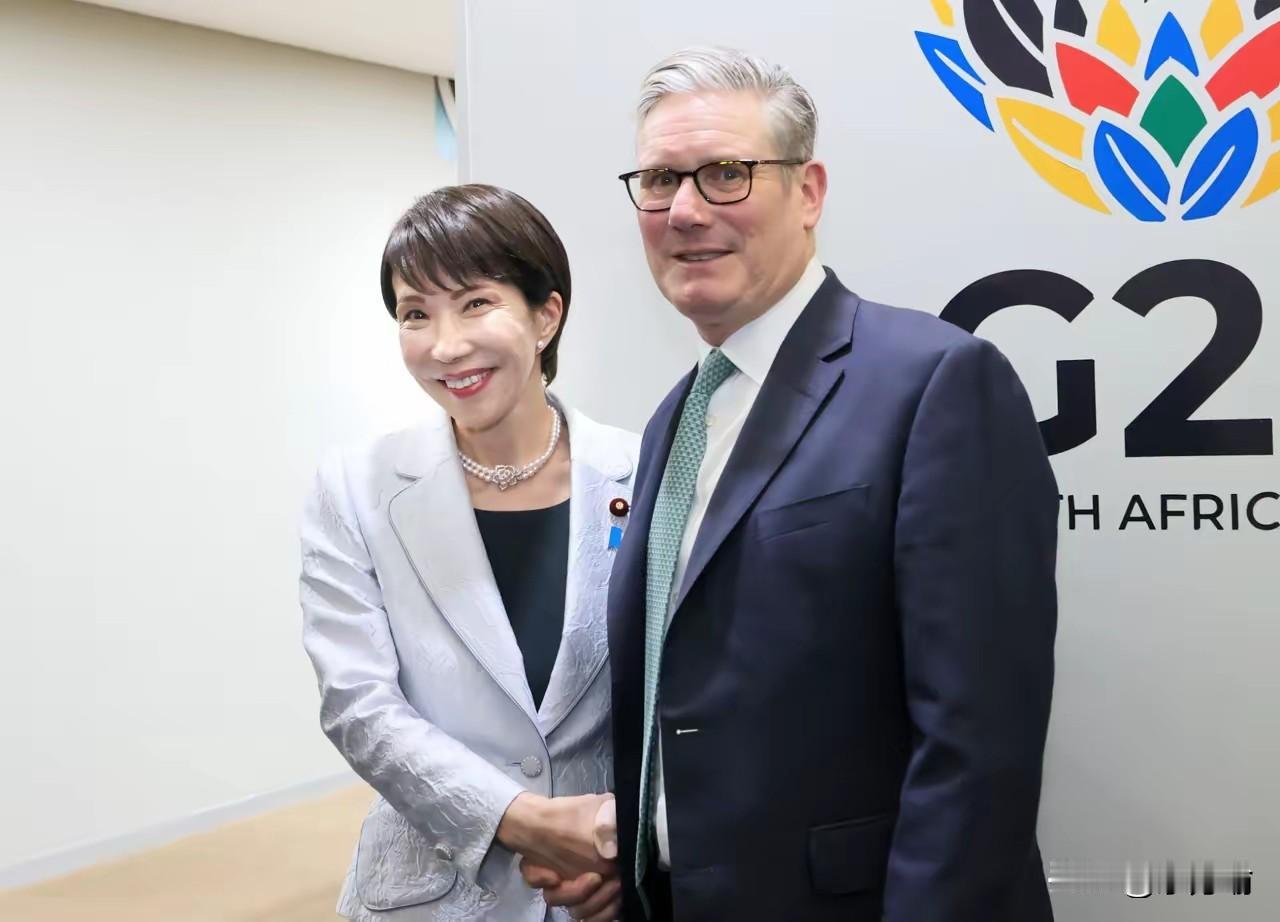 据外媒综合报道，英首相在月底访日之前先访华，小算盘打的很“精”。
英首相时隔八年