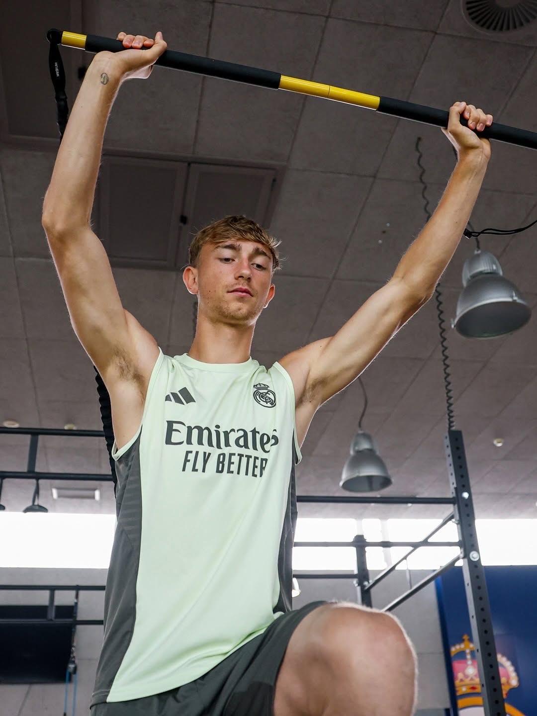 Dean Huijsen（全名：Dean Donny Huijsen Wijsm