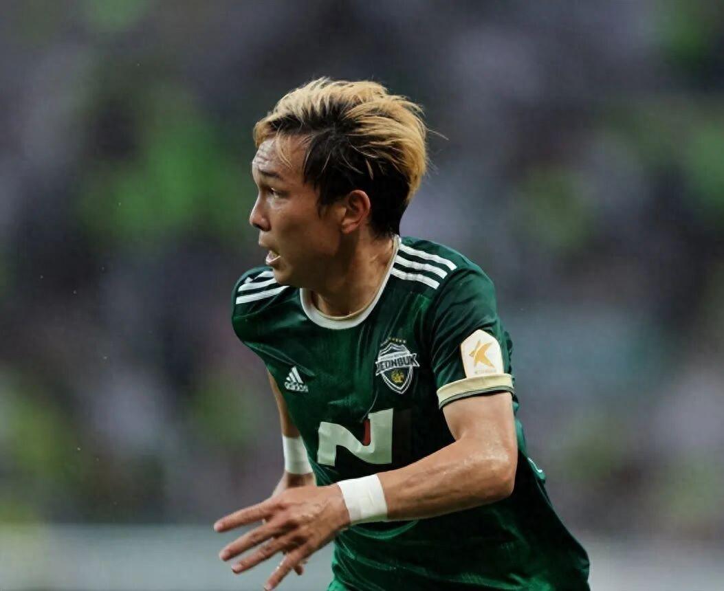 为什么这些人在其他国家就是人人喊打的毒瘤，
来到中国之后就华丽转身成为城市英雄？