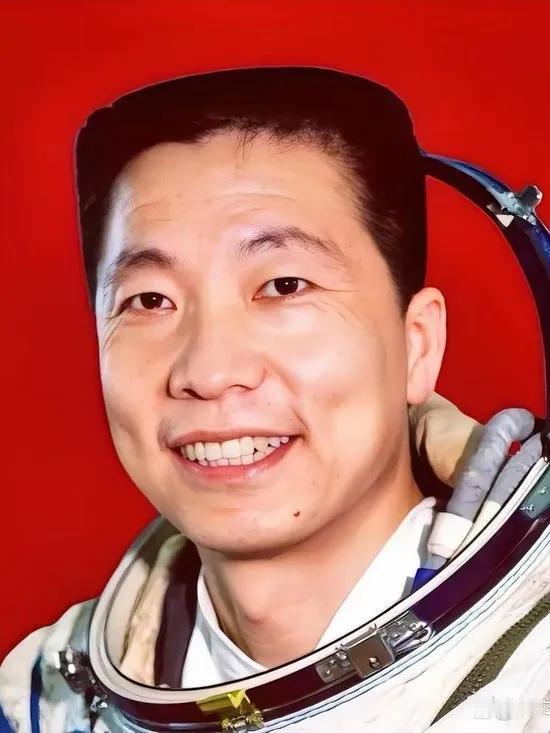 清华美院的几位大咖画家，难道在叫劲比赛谁画的中国人丑，你还不要不相信。
    