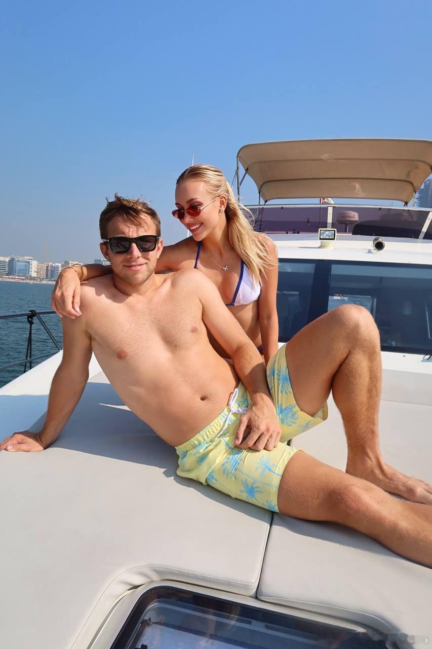 波塔波娃❤️塔隆·格里克斯普尔波波和Tallon这一对网坛情侣已经有一段时间了，