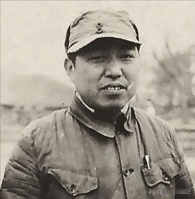 抗战中，新四军吴芝圃找到团长刘子仁，让他对可能叛变的副旅长采取措施。刘表面答应，