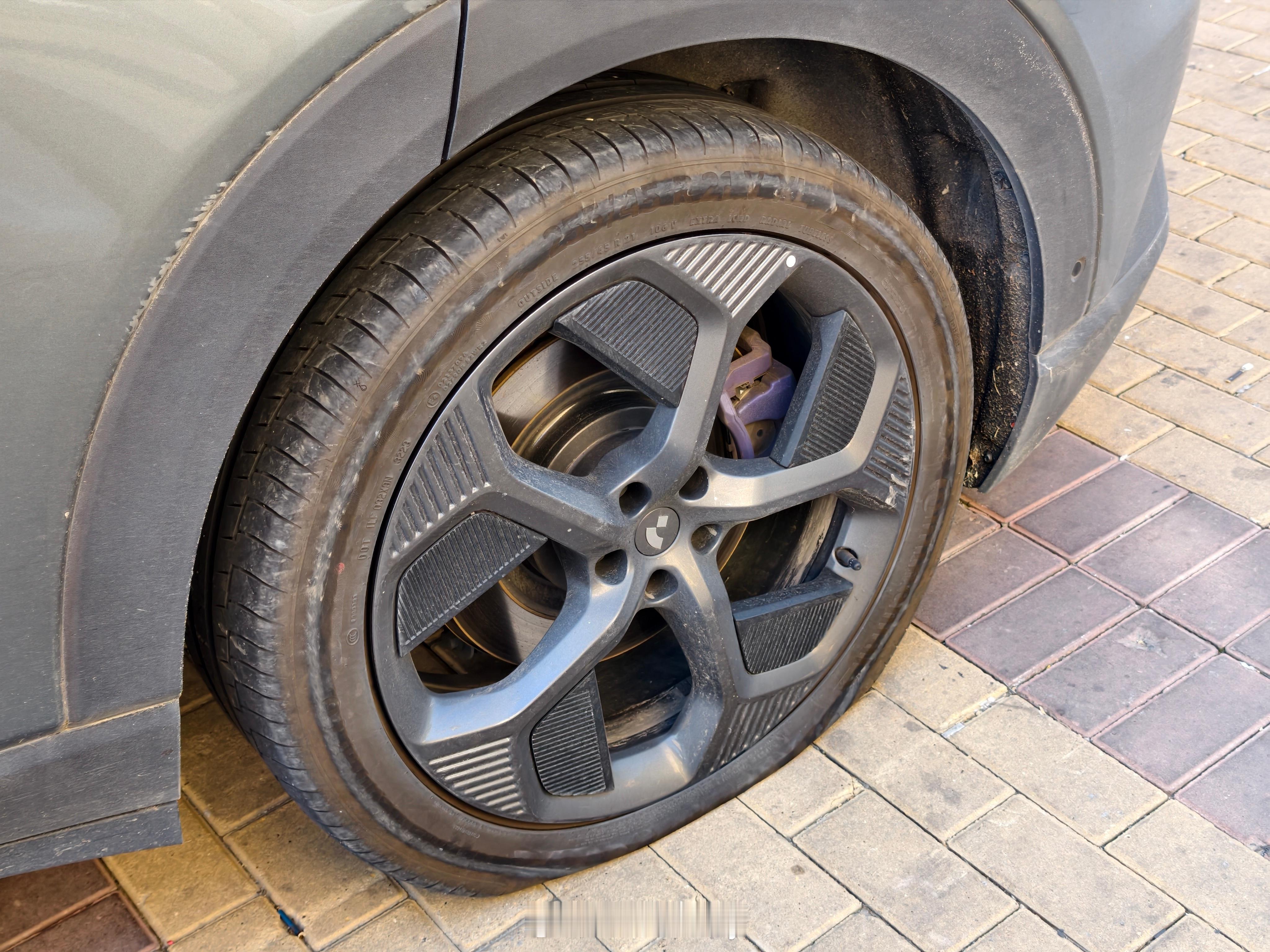 这种还有补胎的价值么。师傅说只能换胎，真的假的。 