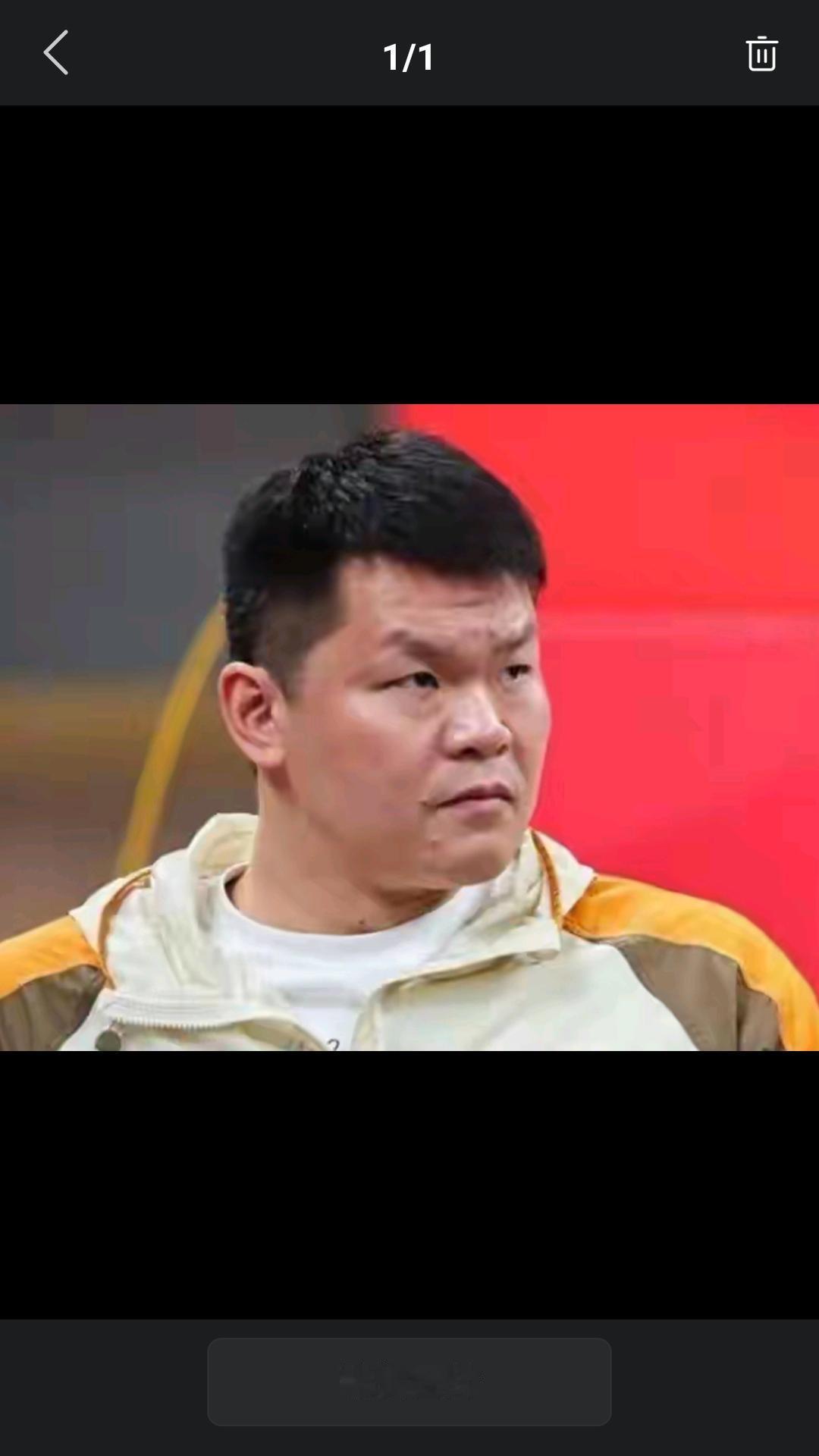 【中国男篮名宿，广东俱乐部总经理朱芳雨接受采访时直言徐昕进步非常大。】朱芳雨说: