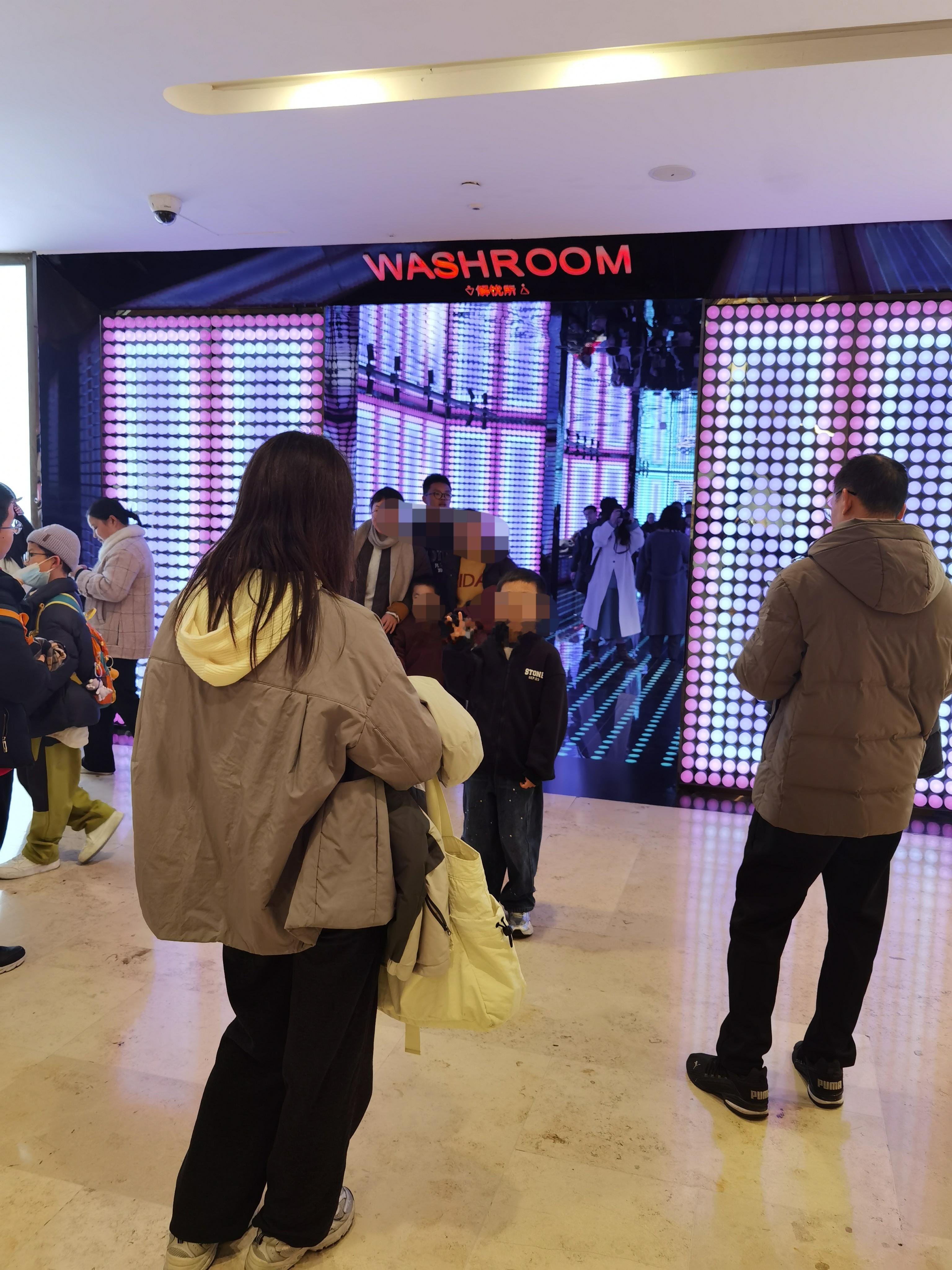 能让大家逐个在厕所打卡的商场，也只有南京德基了吧？体验感确实不错。 