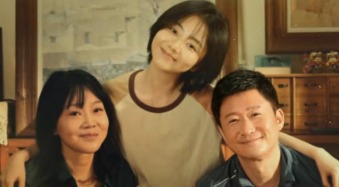 吴京拍床戏了！
 
当年，李静拉着谢楠问：“咱们主持人没啥吻戏，你能忍受你家吴京