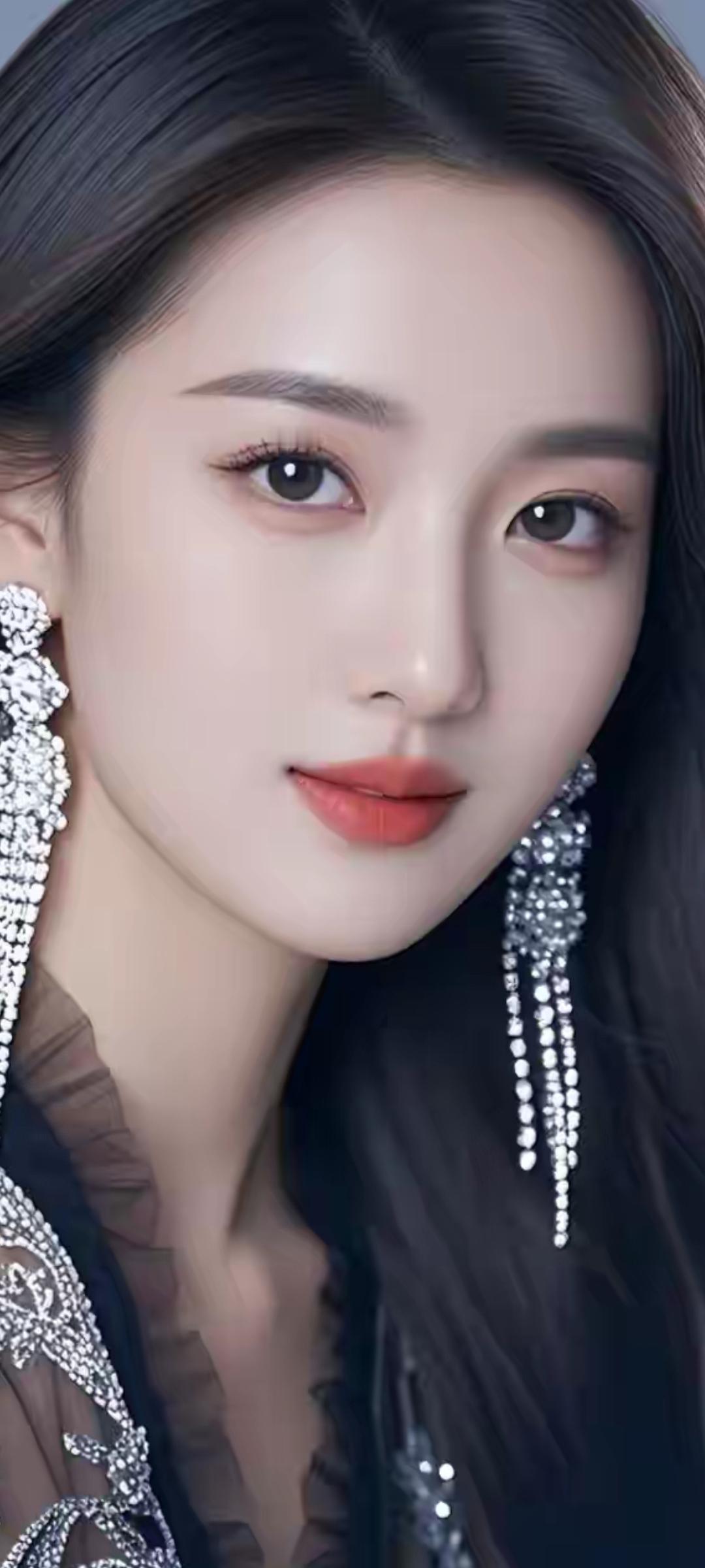 优雅黑发，闪耀耳环，红唇微启，迷人眼波。
