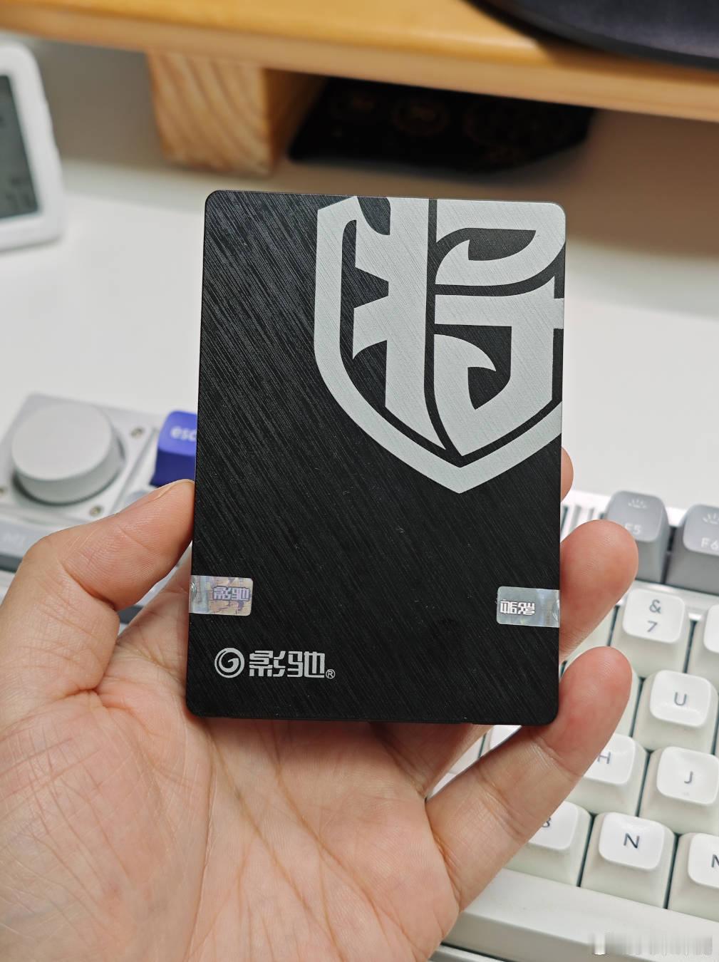 一个闲置的影驰240GB SATA固态硬盘，评论即可抽取（抽铁粉），[兔子]周一
