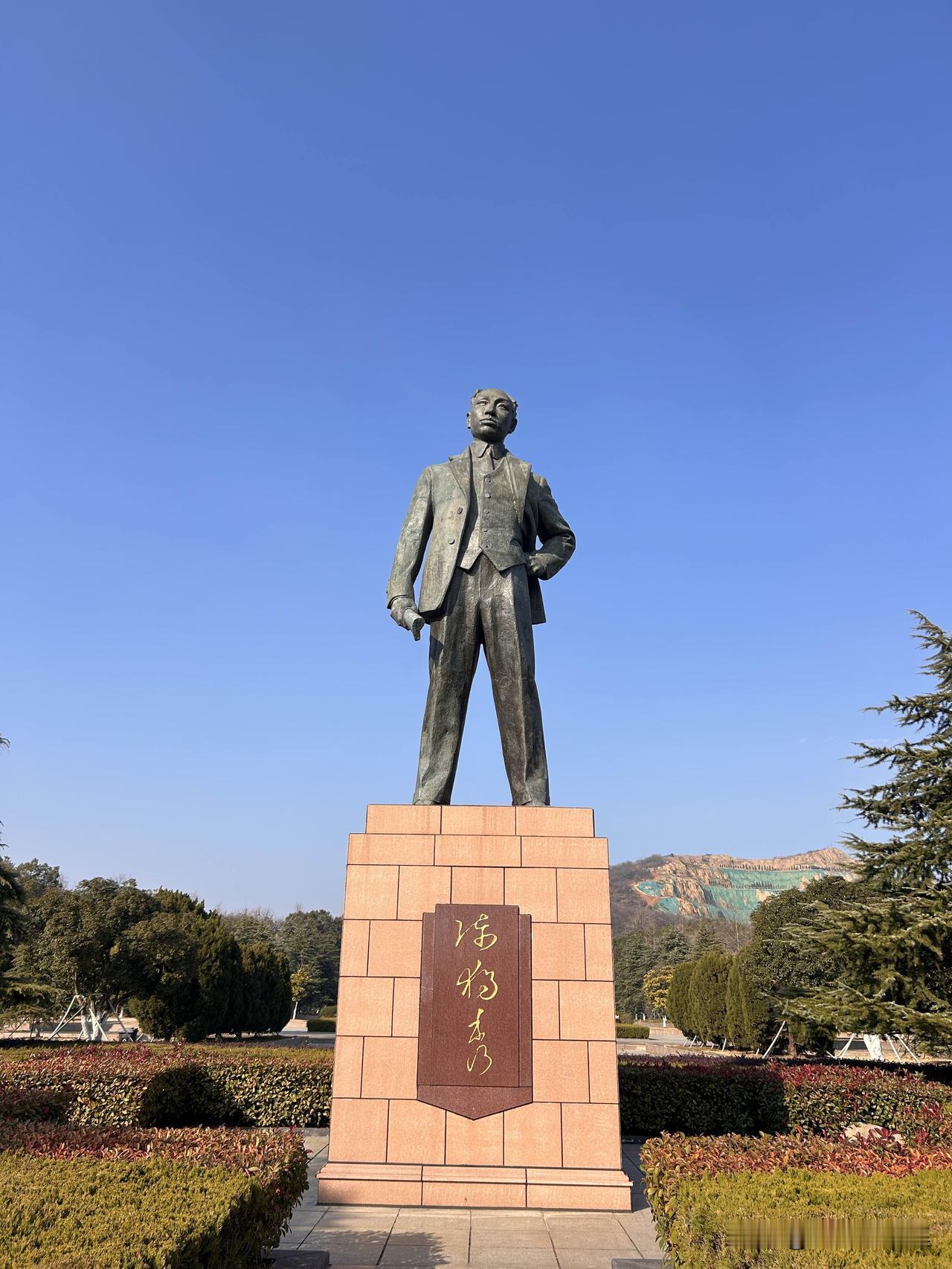 特意去了一趟安庆独秀园，先生之光辉，延乔之牺牲，永载史册，万世不忘。当天天空蔚蓝