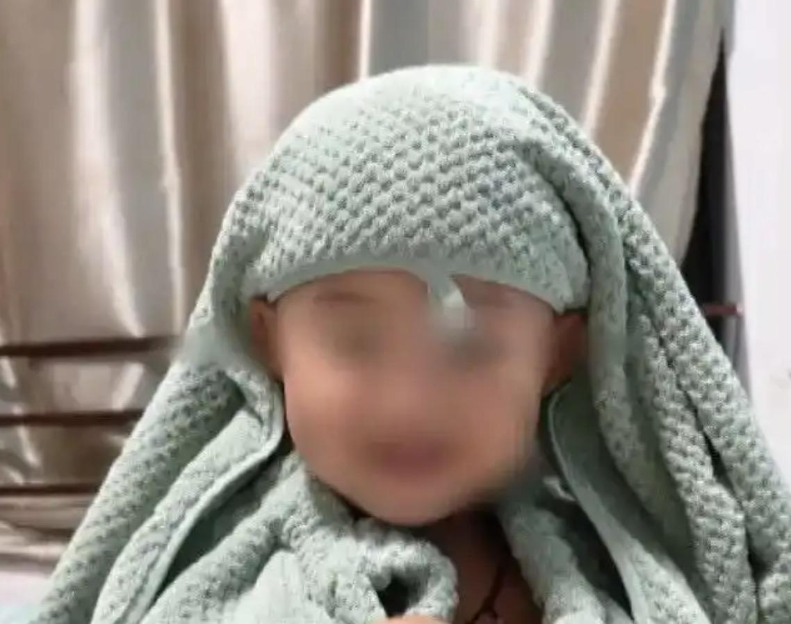 又是死缓，我真的是无力吐槽了！
发生在上海的，3岁男孩遭生父女友伤害致死案一审宣