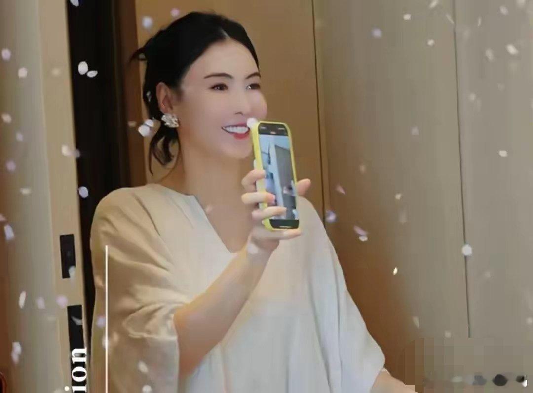 45岁张柏芝撞脸向太，分享和儿子相处日常，网友感慨她很会教孩子 ​​​