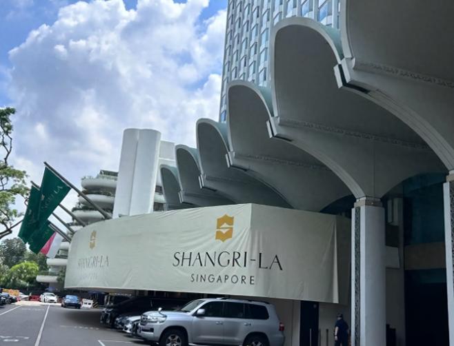 当一个曾经叱咤风云的超级大国，如今只能沦落到靠着在多边场合拉拢媒体造势、强行拼凑