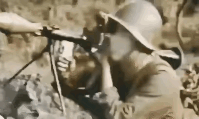 朋友，你还怨天尤人吗？你还抱怨社会的不公平吗？那你看一下我们的英烈们。
这是在自