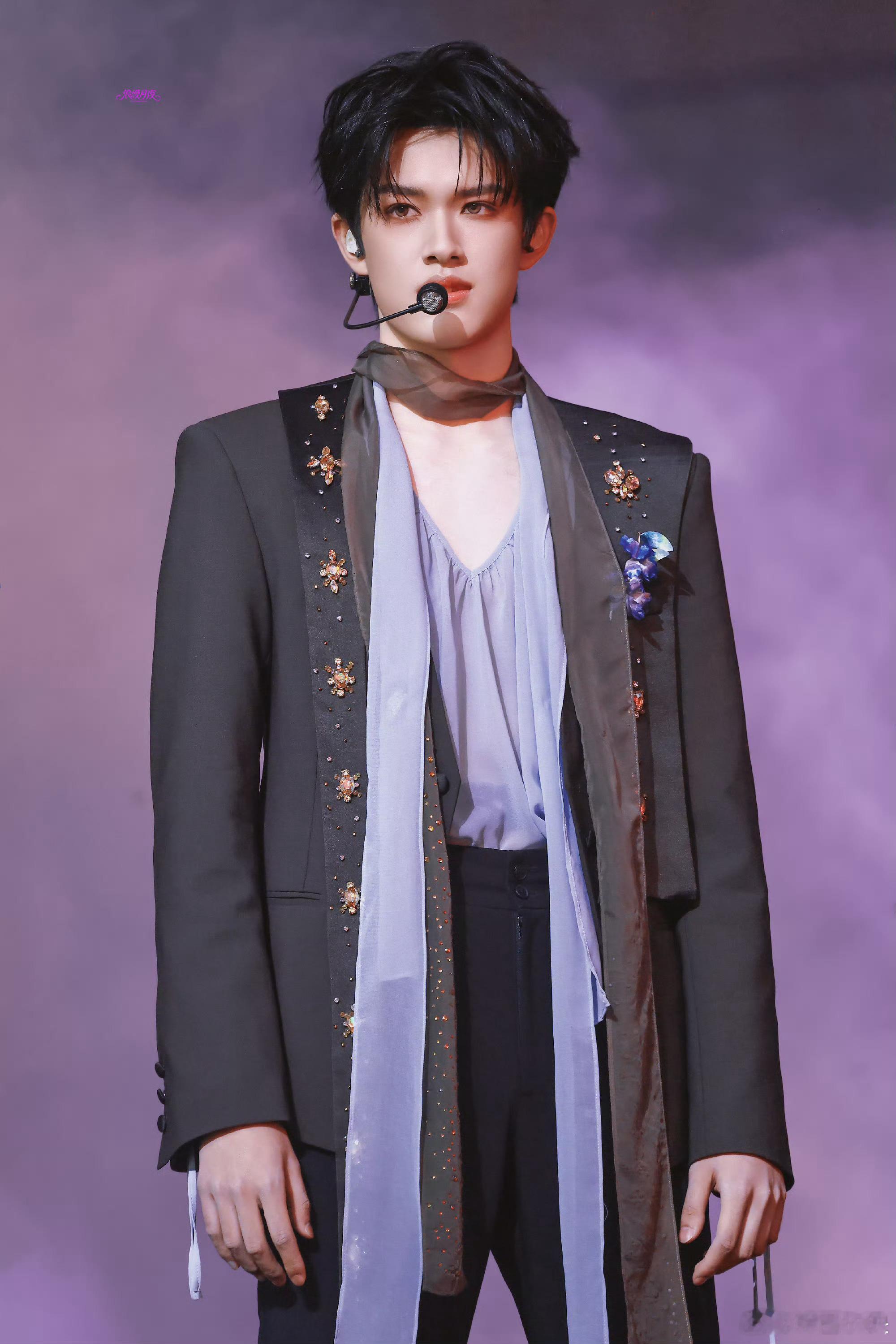 张极唱了重庆话rap张极重庆话表白粉丝 谁懂啊！张极重庆话rap帅到起飞，还不忘