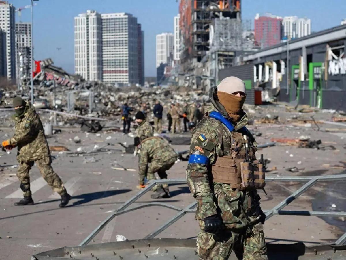 看了数据和地图发现：打了2年多只占了小部分，俄罗斯不得不谈判。

俄乌冲突进入第