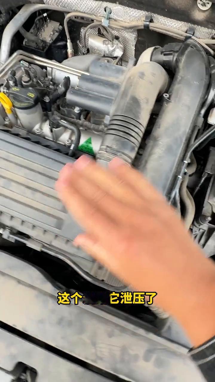 汽车二次打火才能着车。
如果早上着车的时候第一次总是打不着车，要反复打两三次才能