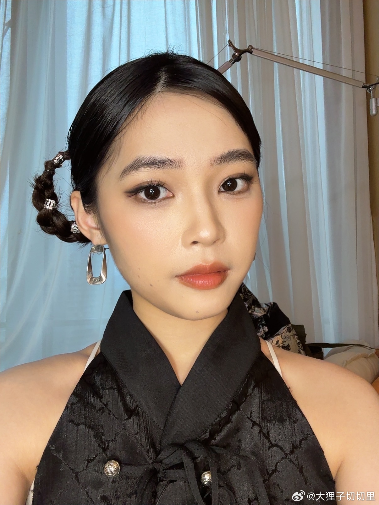 X300 Ultra的视频大家应该看了吧这次为了拍视频还特意做了下造型，还是第一