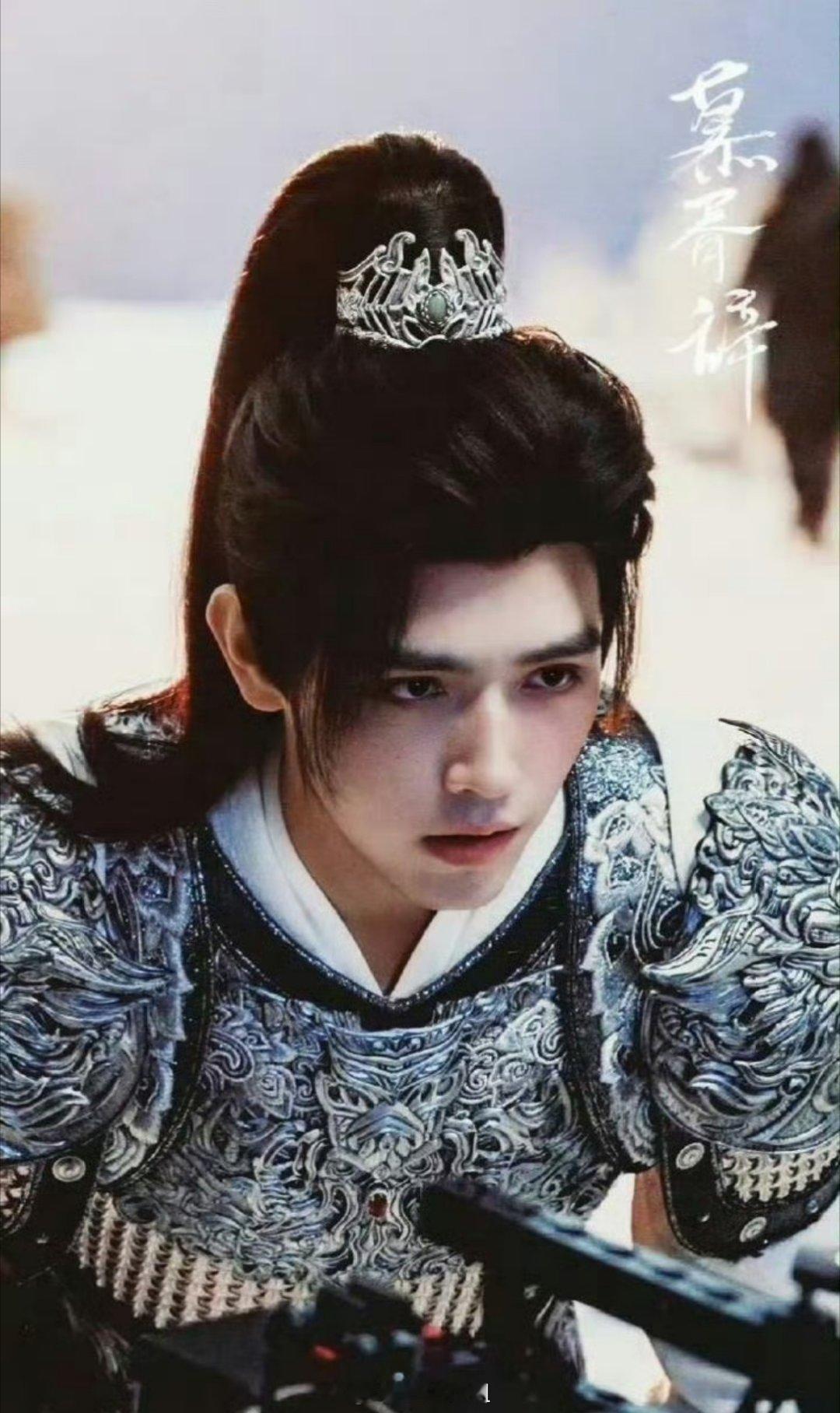 迪丽热巴跟陈飞宇主演的《白日提灯》dy官方修改了简介，结果迪丽热巴粉丝就觉得这是