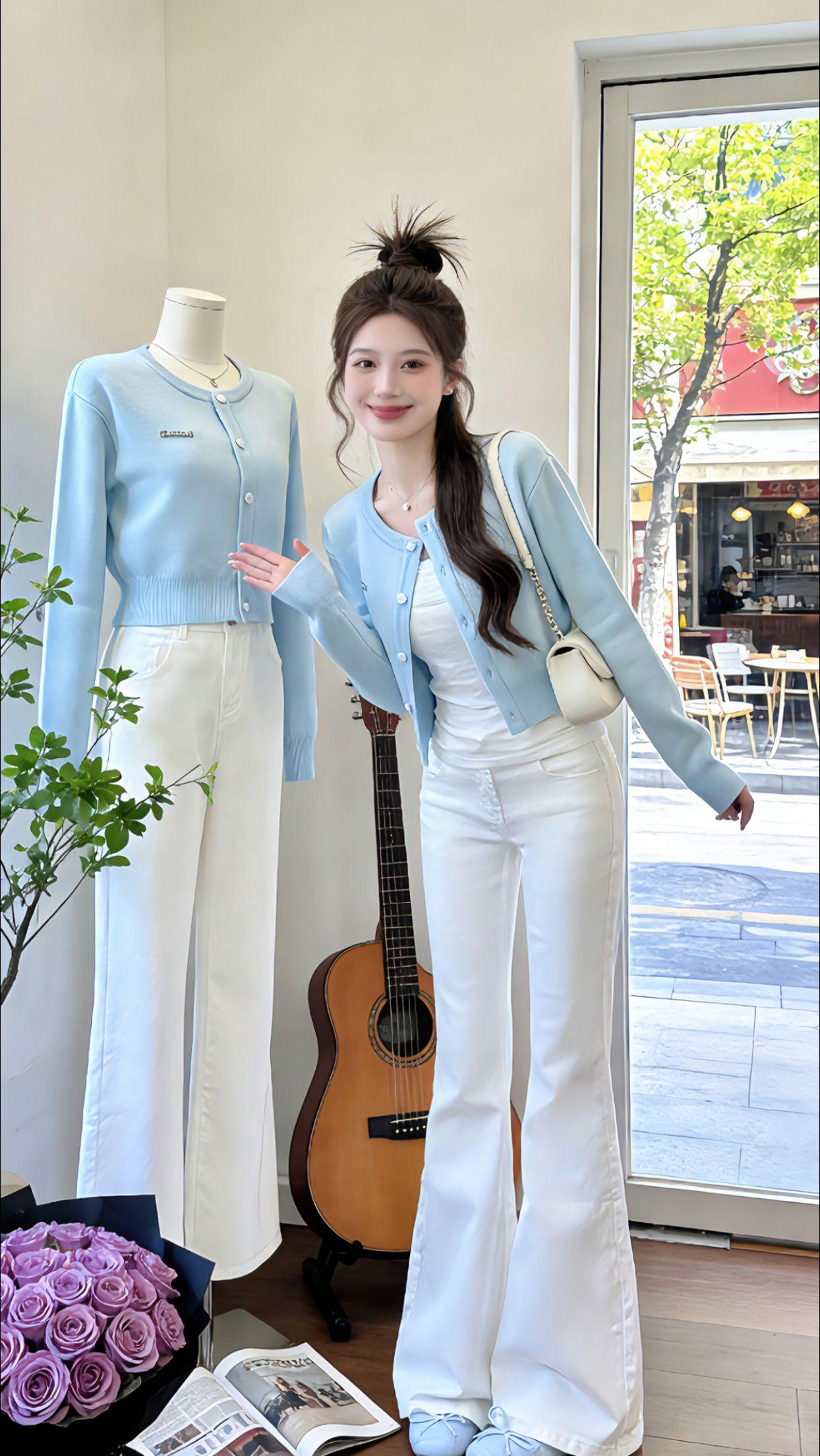 Danny今天穿这套去街边咖啡店，被邻座小姐姐追着问链接！浅蓝针织开衫搭软糯背心