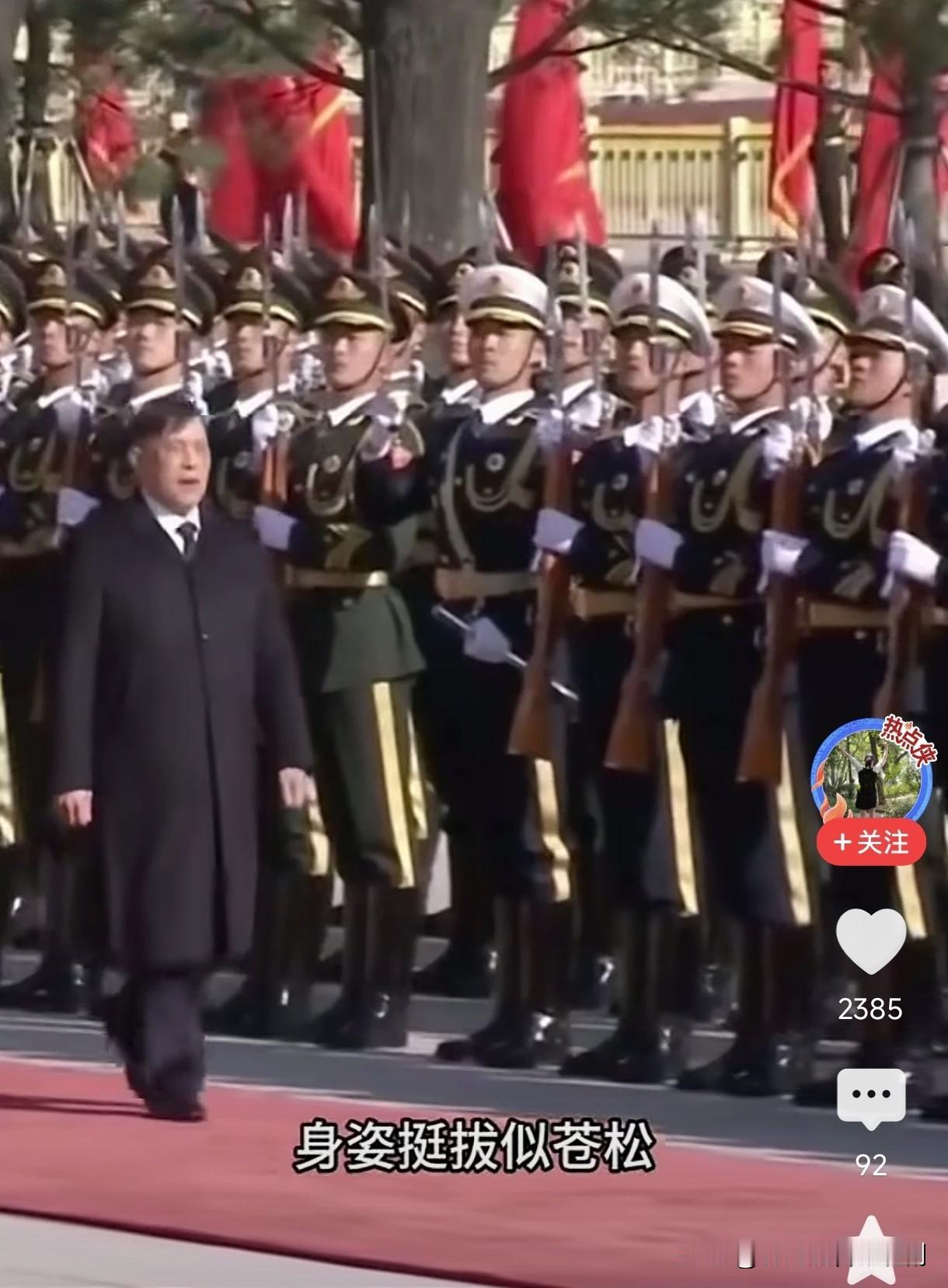 这几天泰国的国王和王后访问北京。占据了新闻的很多版面。往后的美丽与优雅深入人心。