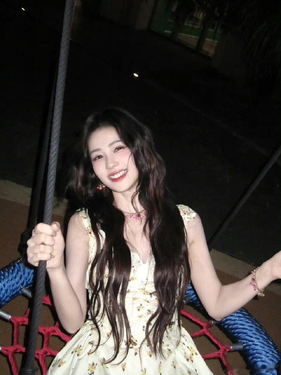 白鹿这才是正经营业吧之前感觉在装活人感 