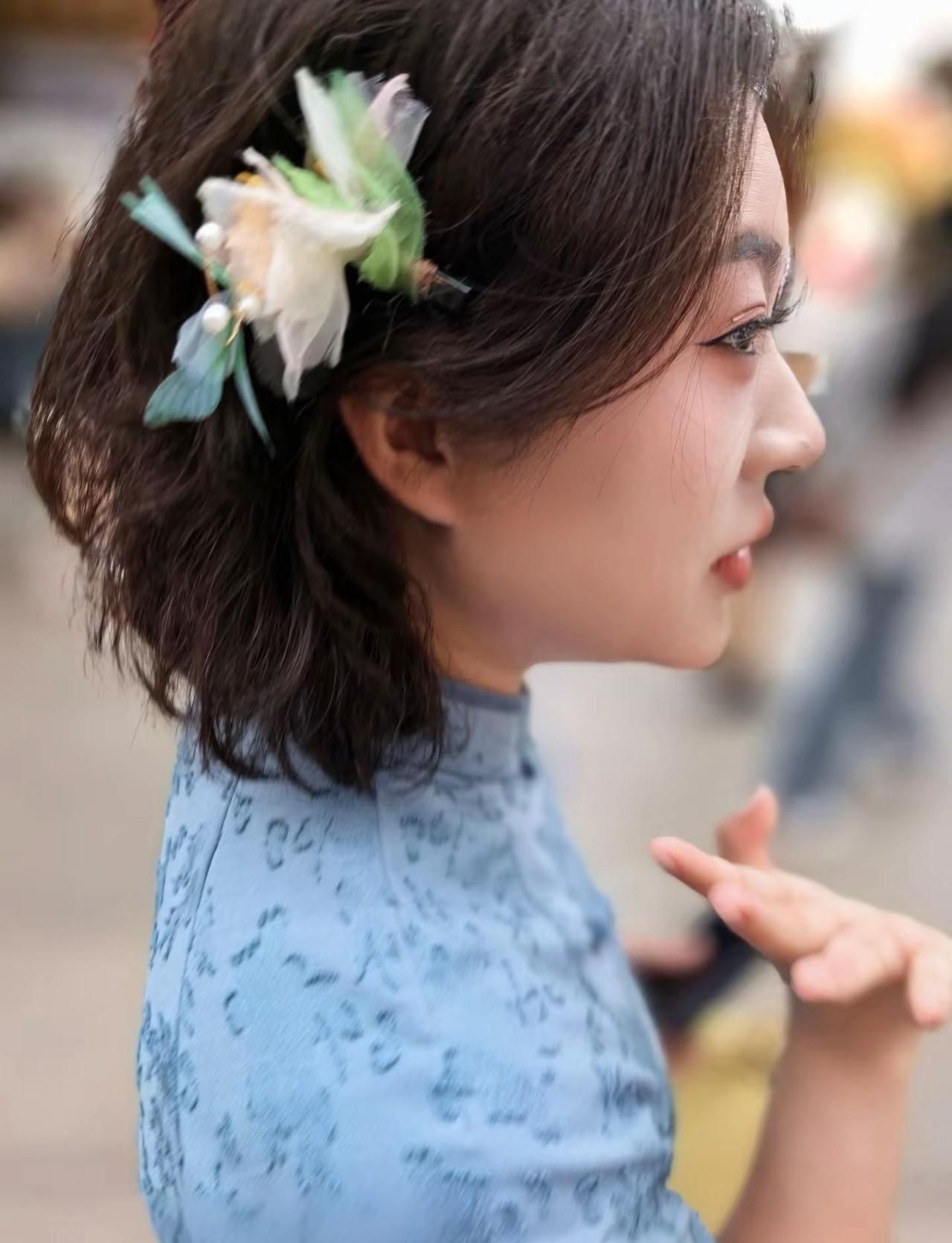 阿信说：我们都要把自己照顾好。好到遗憾无法打扰。旗袍发型 旗袍配发型 中式旗袍妆