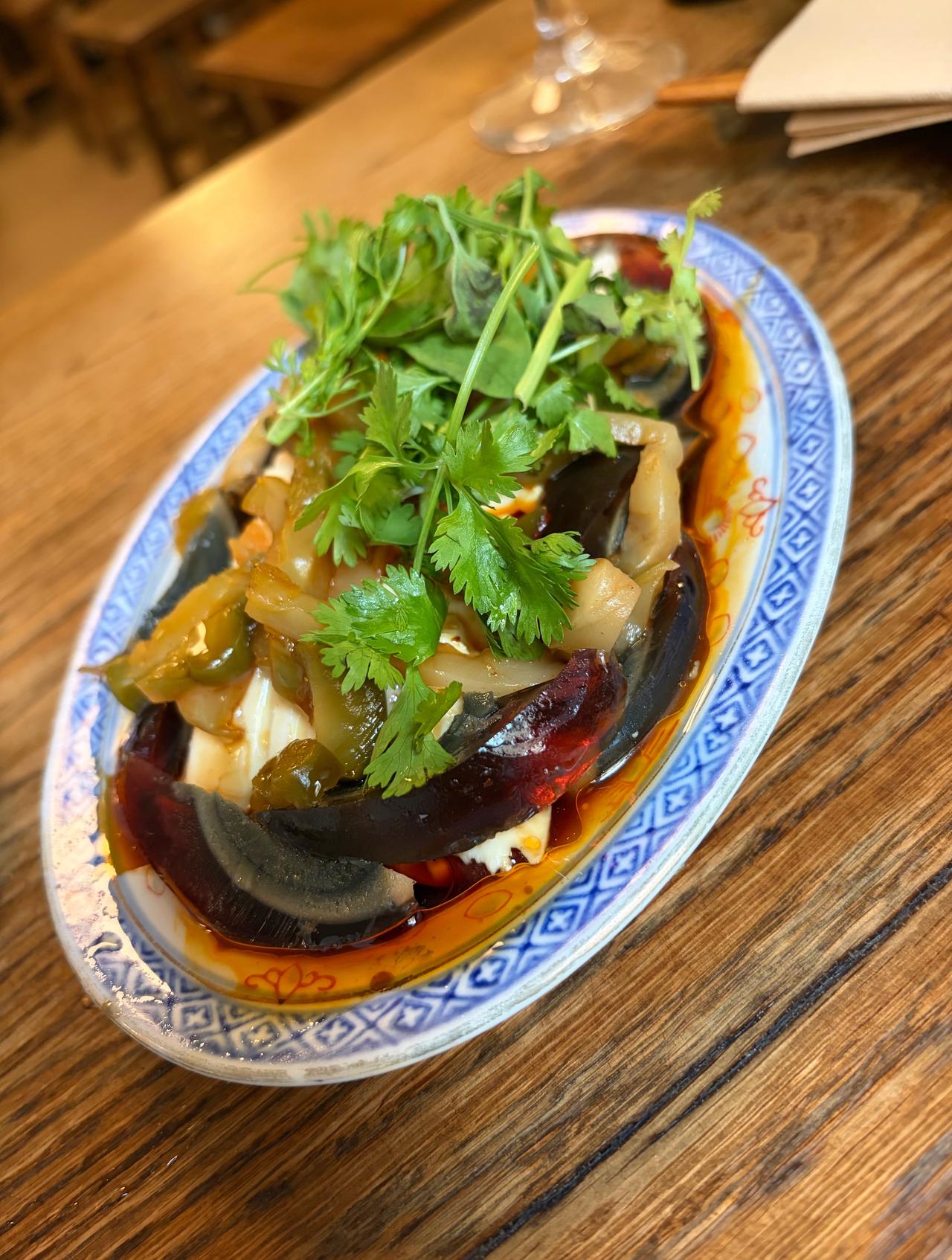 子瑜在欧洲吃的中餐是榨菜皮蛋拌豆腐ㅋㅋㅋ ​​​