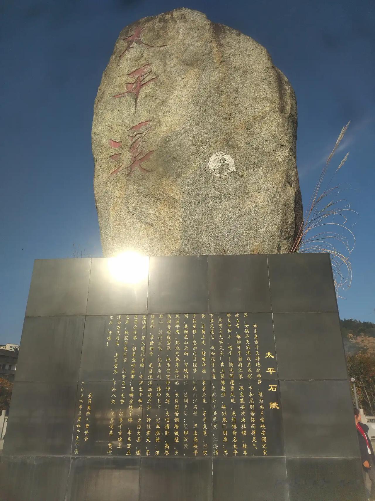 山可高攀水不可欺，下句谁敢接？