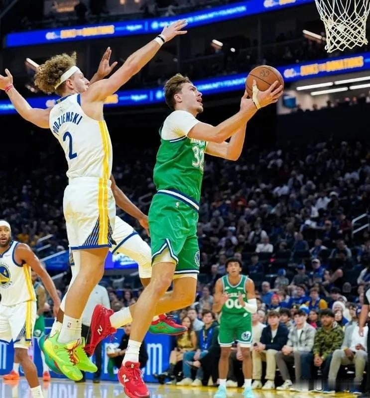 未来是你的，弗拉格爆砍27分6篮板5助攻圣诞大战第一人!

在今天独行侠与勇士的